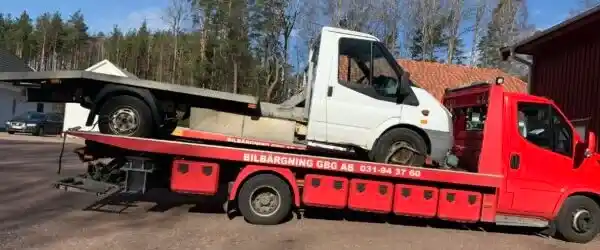 Återvinning av bil i Kungälv där material och delar tas tillvara