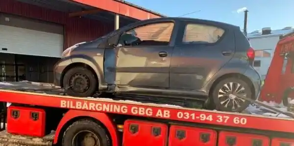 Skrotbilar i Kungälv som demonteras eller återvinns beroende på skick