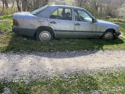 Bilskrot köper Mercedes på Orust för återvinning