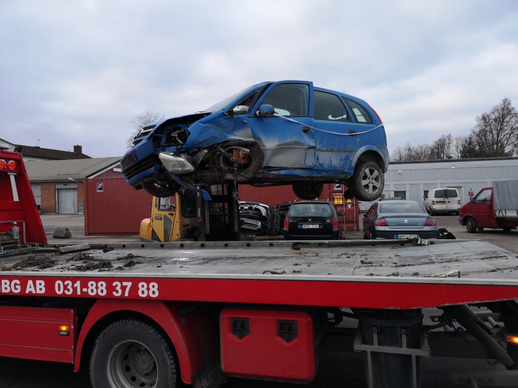 Kolla efter spridare till Isuzu från Uddevalla hos bilskrot