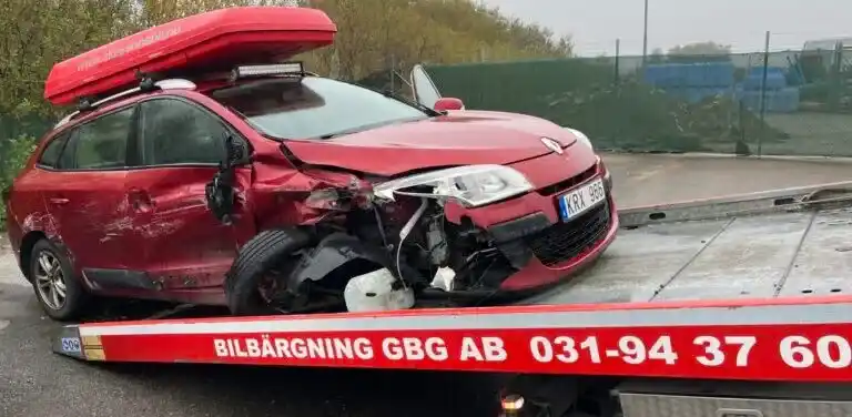 Processen efter att skrotbil hämtats och återvinns steg för steg