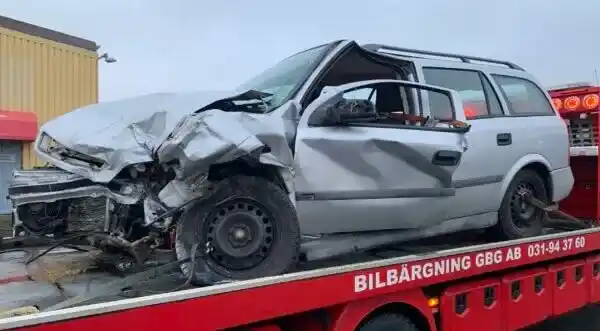 Skrotbil redo för värdering – ersättningen räknas ut via metallvärde, attraktiva delar, möjliga avdrag och transportvillkor