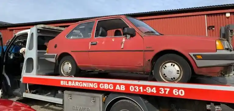 Skrota bilen i Kungälv med hämtning, återvinning och lokal bilskrot